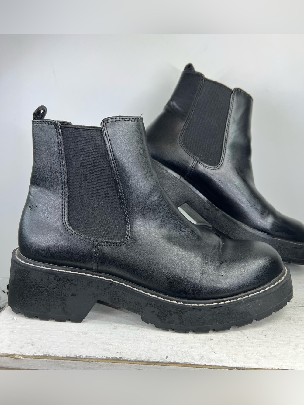 Madden Girl Black Chelsea Lug Sole Ankle Boots Size 7 Goth Minimalist